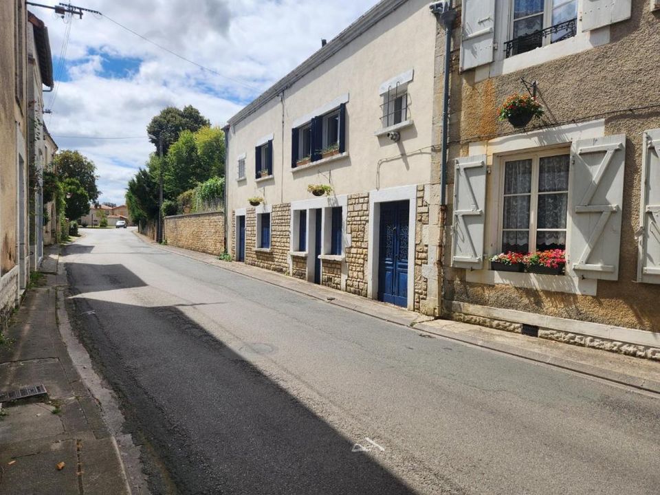 Erhvervsejendom i Champagne-Mouton, Charente - foto 2
