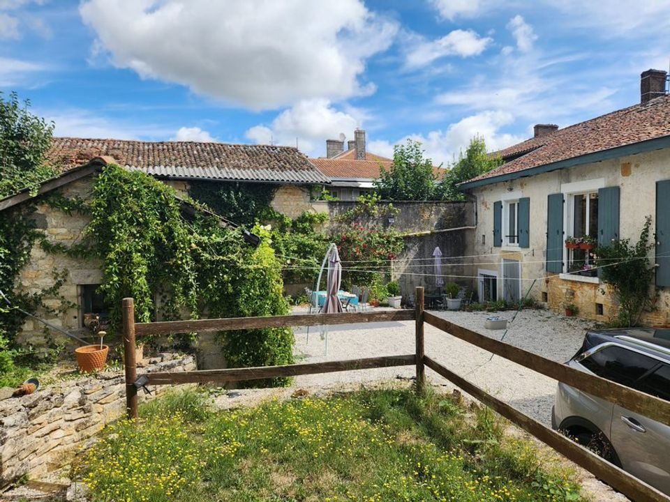Erhvervsejendom i Champagne-Mouton, Charente - foto 3