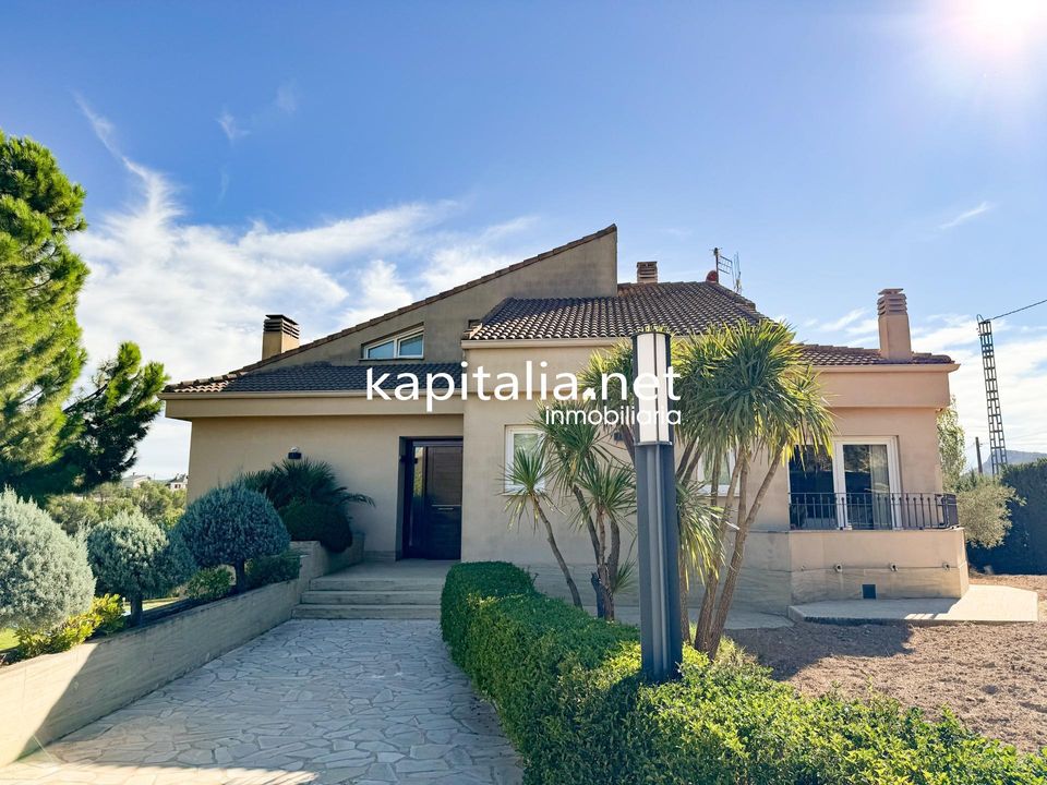 Villa i Banyeres De Mariola, Alicante - foto 1