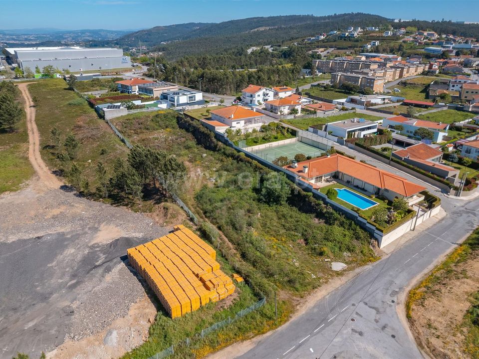 Helårsgrund i Pacos de Ferreira, Porto - foto 1