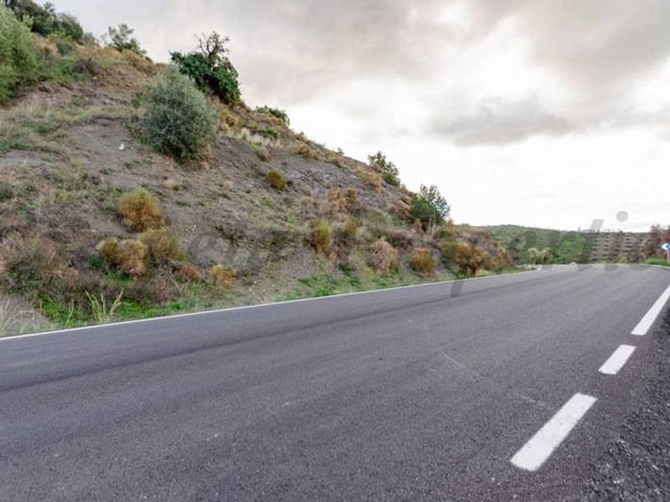 Helårsgrund i Salares, Malaga - foto 1