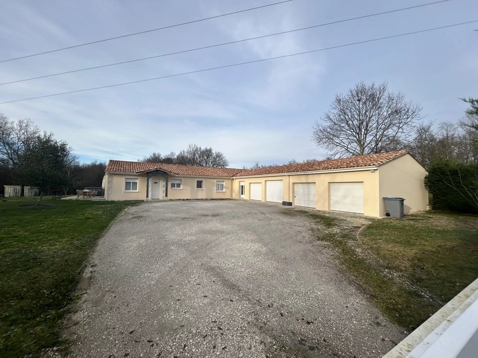 Villa i Montguyon, Charente-Maritime - foto 1