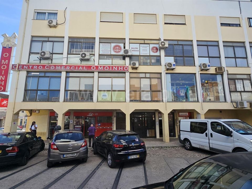Erhvervsejendom i Seixal, Setubal - foto 1