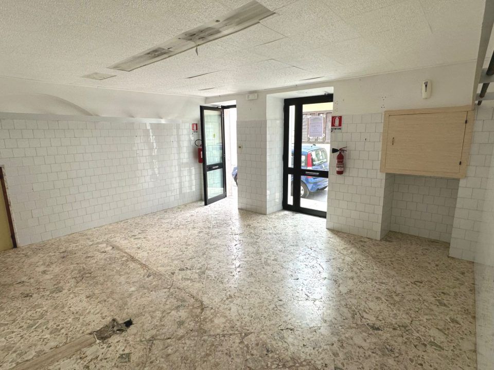 Erhvervsejendom i Adelfia, Bari - foto 3