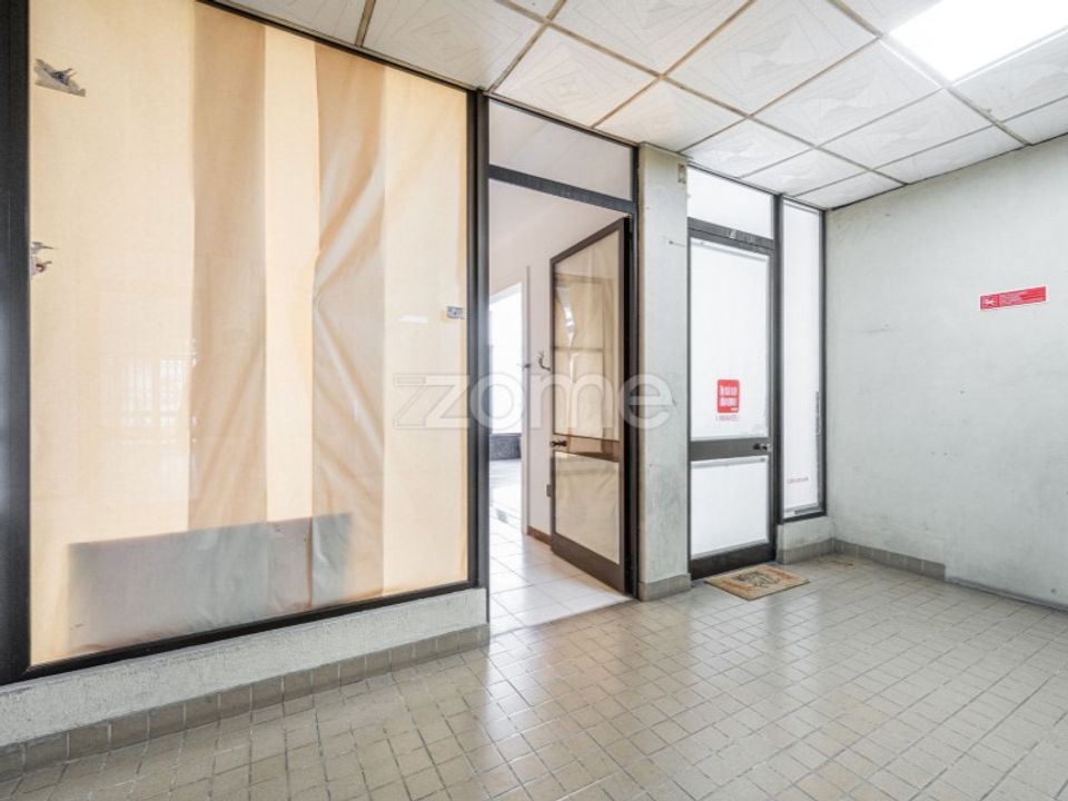 L'establiment comercial a Rebordosa, Porto - foto 1