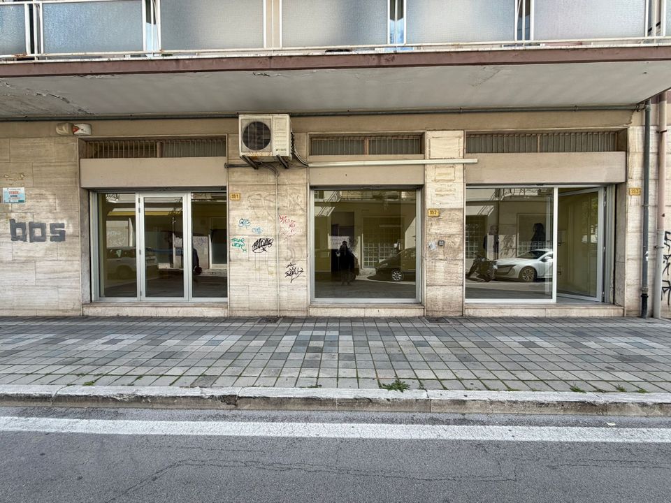 Commercial property in Pescara, Pescara - photo 1
