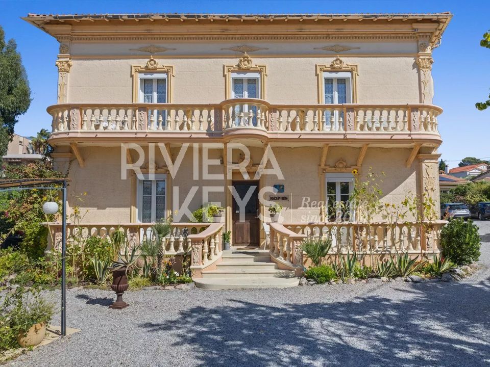 Erhvervsejendom i Saint-Raphaël, Var - foto 2