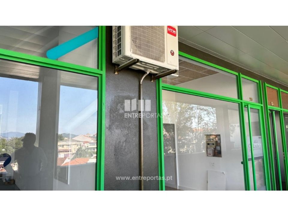 Erhvervsejendom i Marco de Canaveses, Porto - foto 4