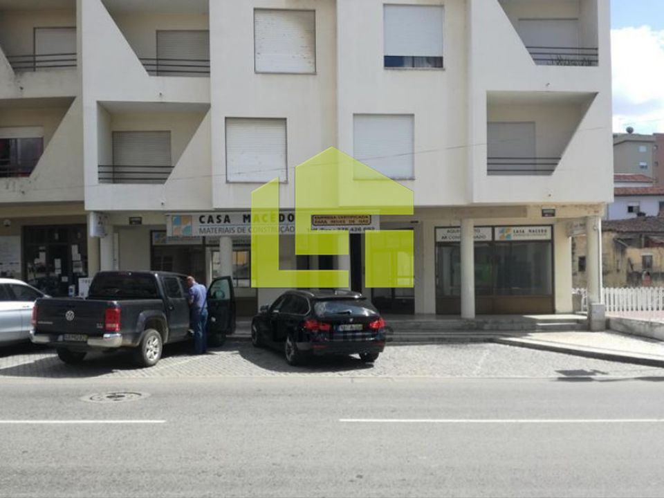 Erhvervsejendom i Macedo de Cavaleiros, Braganca - foto 1