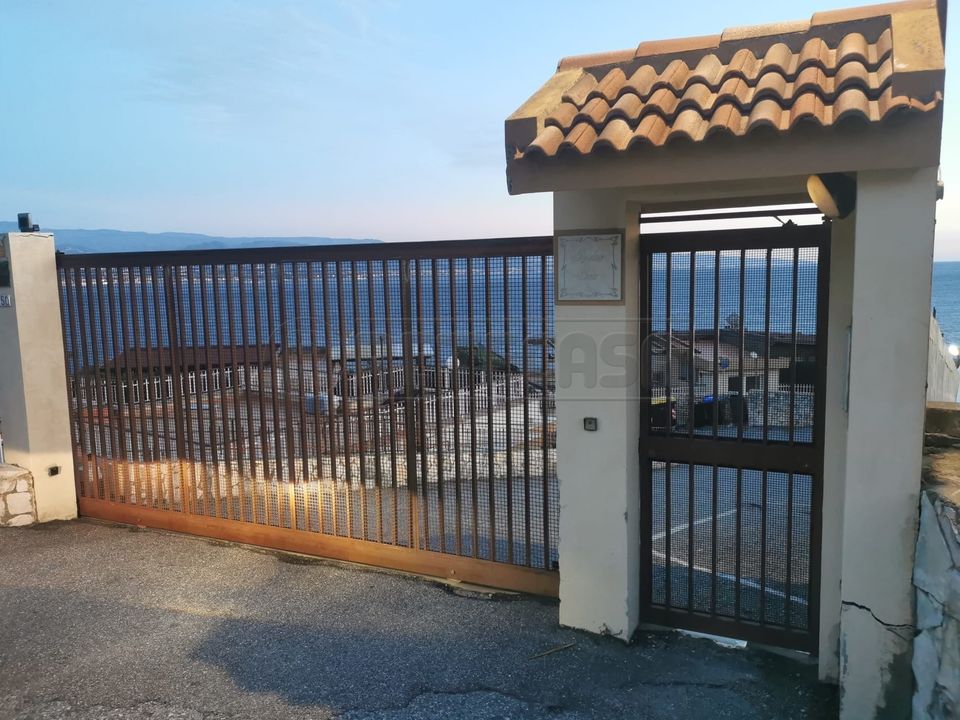 Erhvervsejendom i Messina, Messina - foto 1