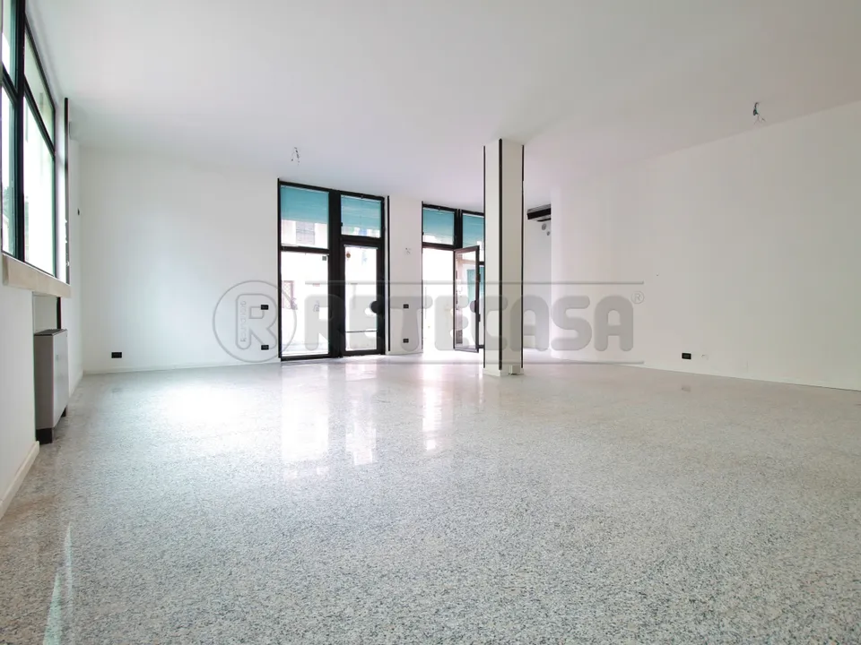 Erhvervsejendom i Zermeghedo, Vicenza - foto 1