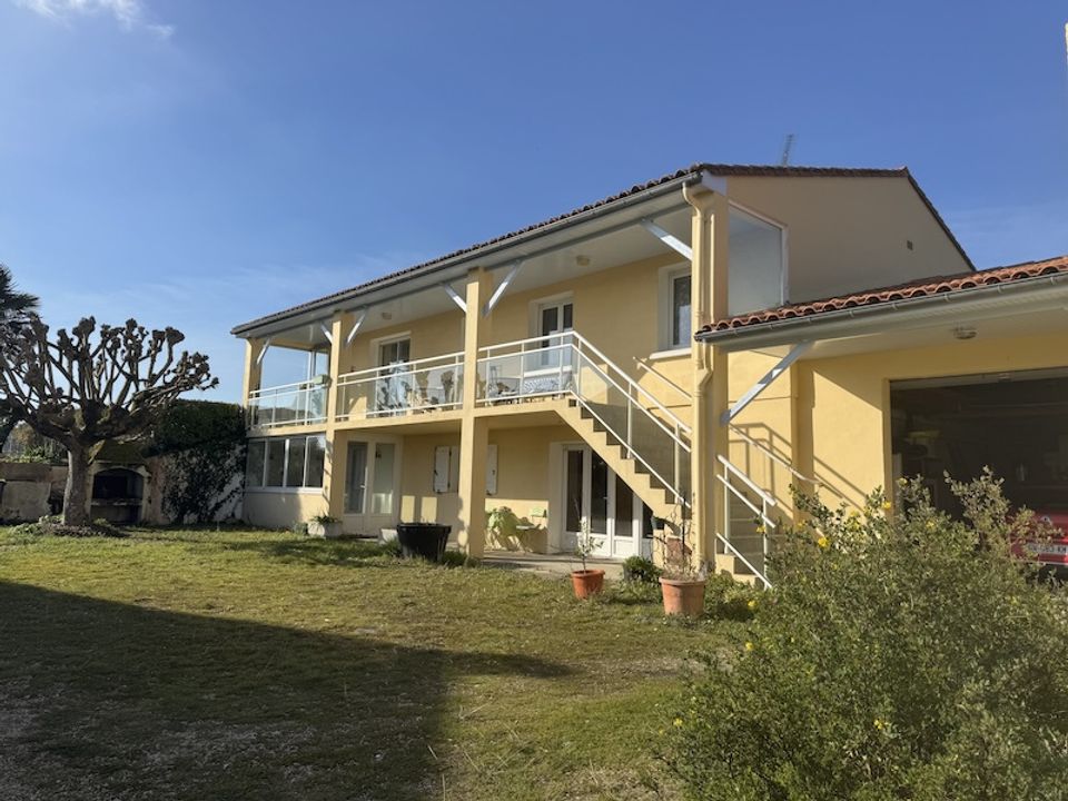 Villa i Mortagne-sur-Gironde, Charente-Maritime - foto 1