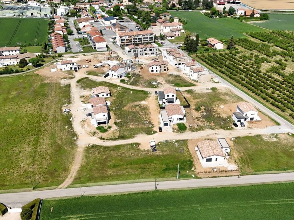 Helårsgrund i Granges-Les-Beaumont, Drome - foto 1