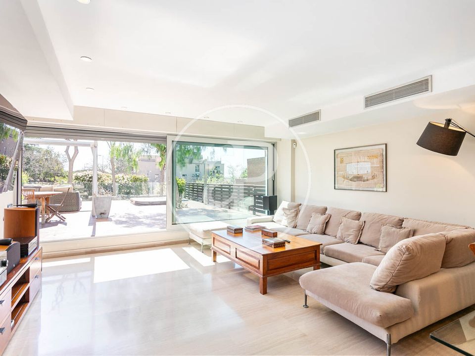 Villa - Barcelona, Barcelona - photo 1