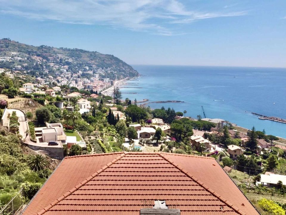 Villa i Ospedaletti, Imperia - foto 1