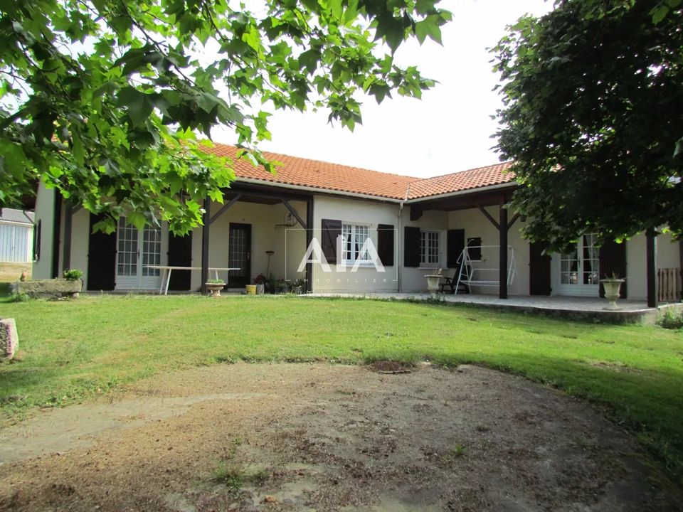 Herregård i Les Adjots, Charente - bilde 1
