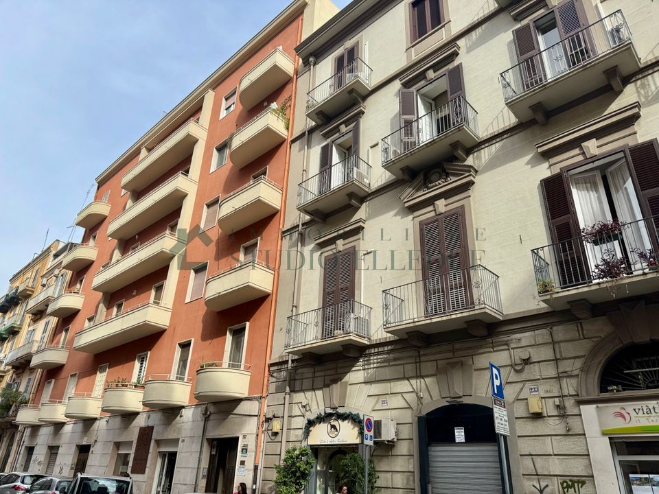 Erhvervsejendom i Bari, Bari - foto 1