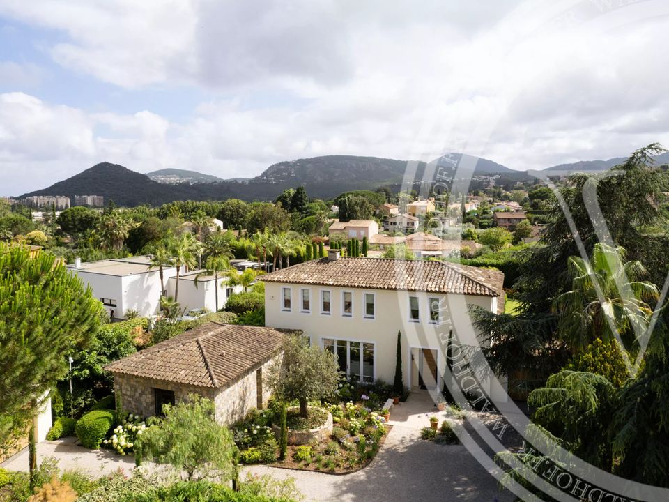Villa in Cannes, Alpes-Maritimes - photo 2