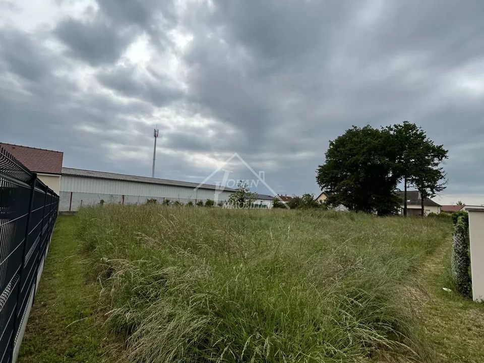 Helårsgrund i Saint-Pourçain-sur-Sioule, Allier - foto 1