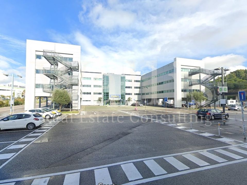 L'establiment comercial a Carnaxide, Lisbon - foto 1