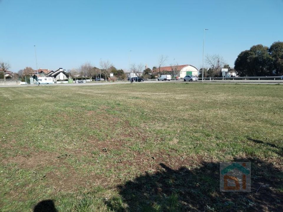 Helårsgrund i Santa Maria la Longa, Udine - foto 3