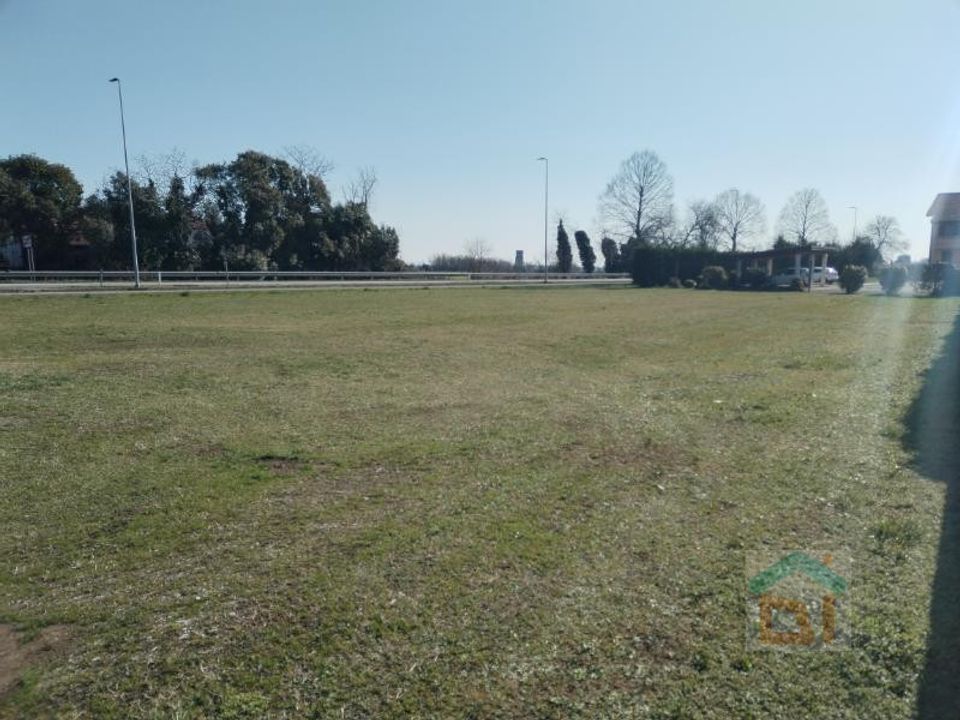 Helårsgrund i Santa Maria la Longa, Udine - foto 5