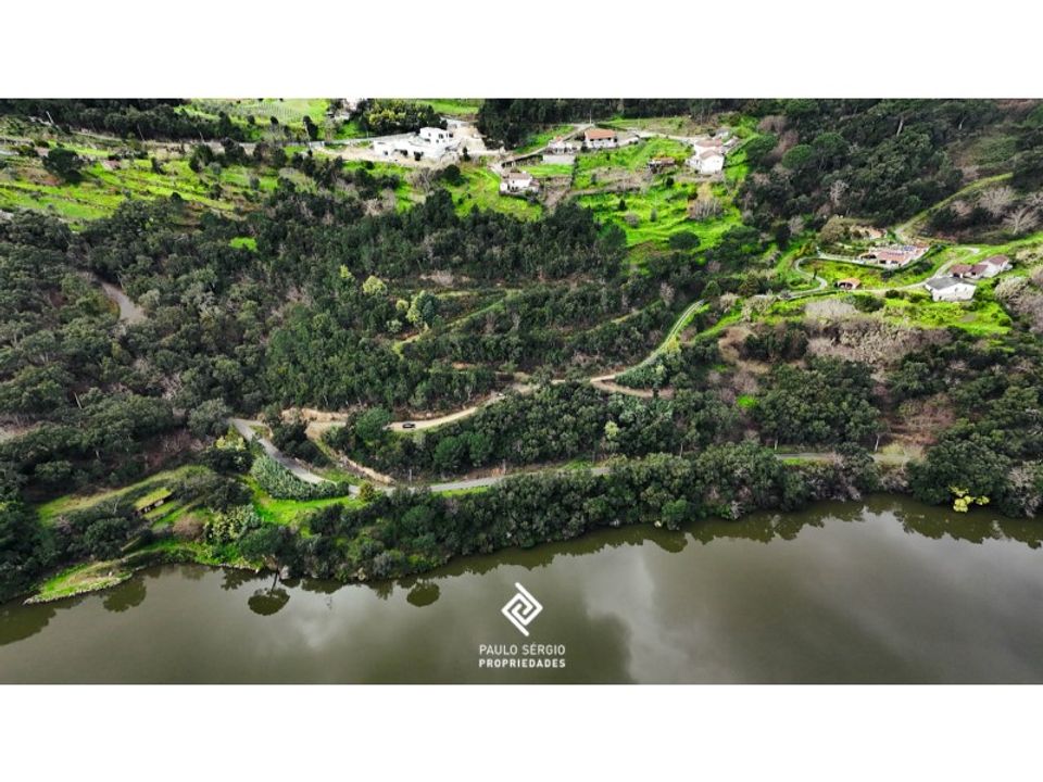Helårsgrund i Penhalonga e Pacos de Gaiolo, Porto - foto 1