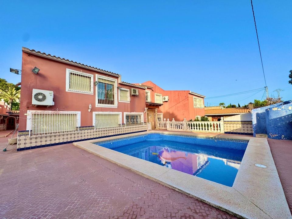 Villa i Alfaz del Pi, Alicante - foto 1