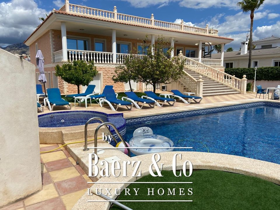 Villa i Alfaz del Pi, Alicante - foto 1