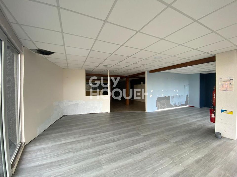 Erhvervsejendom i Fontenay-le-Comte, Vendee - foto 1