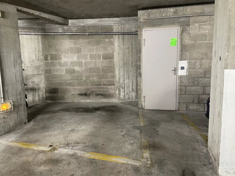 Garage i Neuilly-sur-Seine, Hauts-de-Seine - foto 2