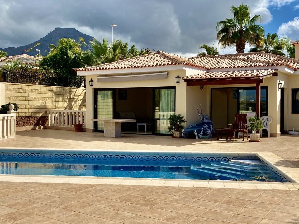 Villa i La Caleta (Adeje), Tenerife - foto 1