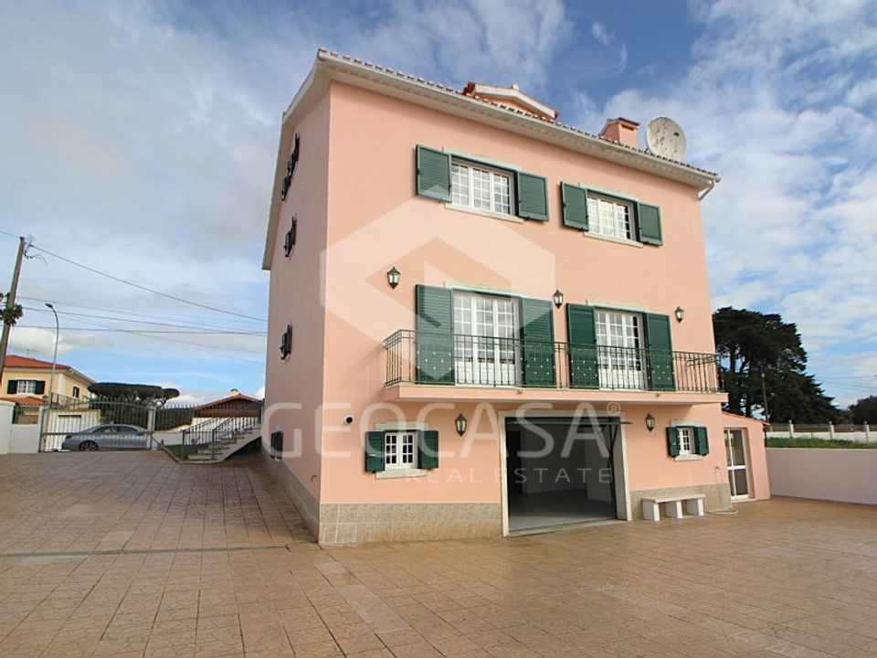 Villa in Rio de Mouro-Estacao, Lisbon - foto 1