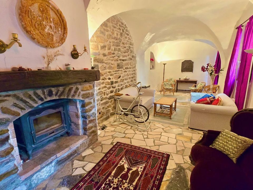 Herregård i Faugeres, Herault - bilde 1