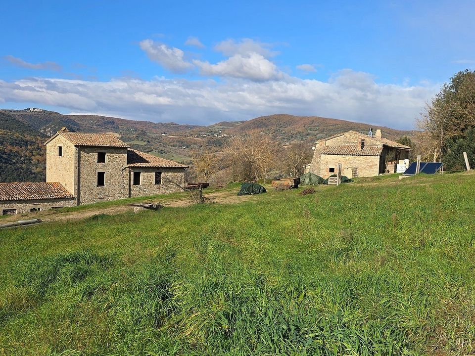 Erhvervsejendom i Baschi, Terni - foto 1