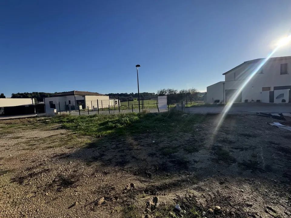 Helårsgrund i Aigues-Vives, Gard - foto 1