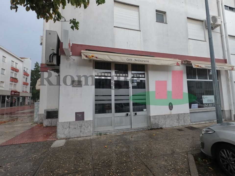 Erhvervsejendom i Almeirim, Santarem - foto 1