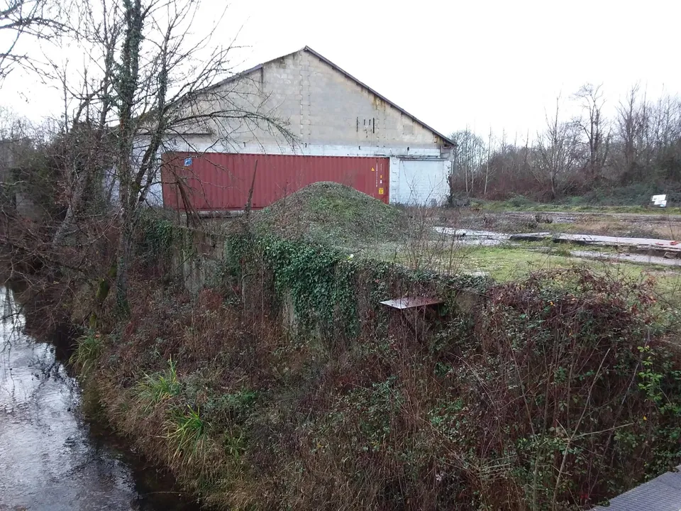 Erhvervsejendom i Les Églisottes-et-Chalaures, Gironde - foto 1