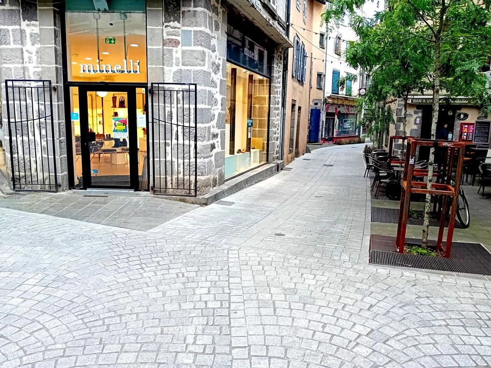 Erhvervsejendom i Aurillac, Cantal - foto 4