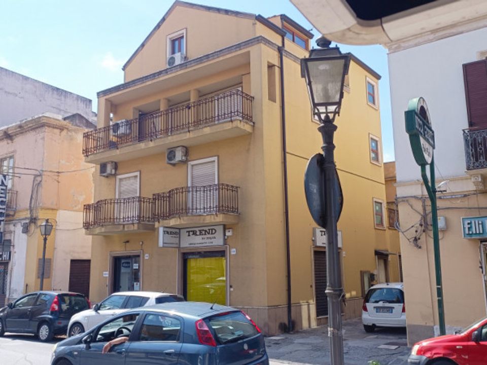 Erhvervsejendom i Barcellona Pozzo di Gotto, Messina - foto 1