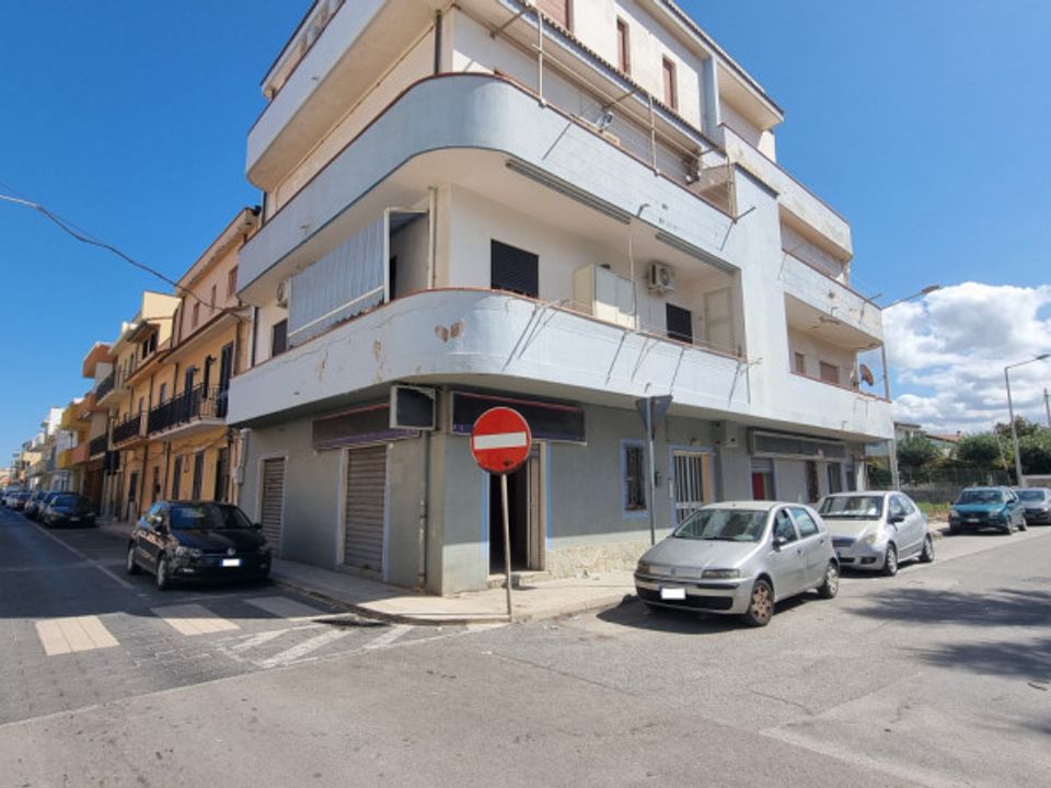 Erhvervsejendom i Barcellona Pozzo di Gotto, Messina - foto 1