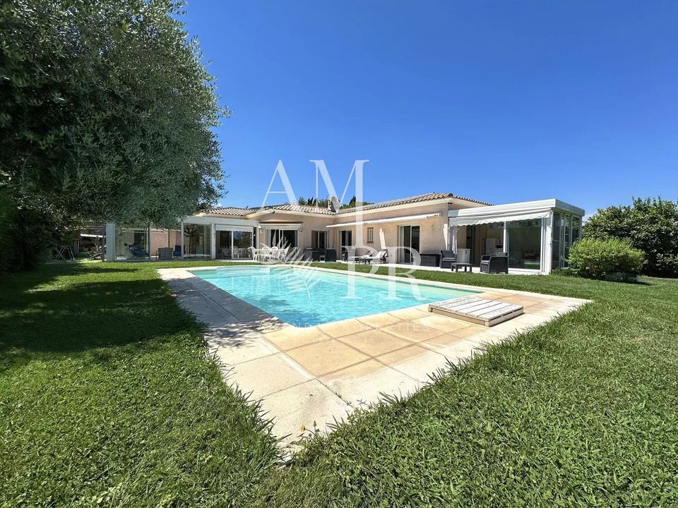 Villa i Vallauris, Alpes-Maritimes - foto 1