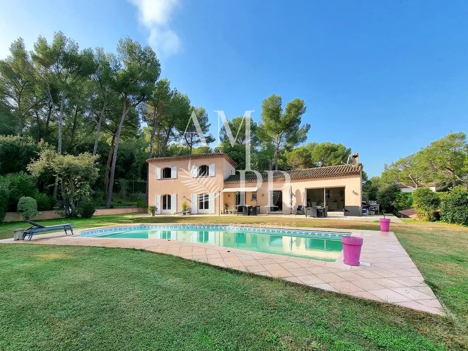 Villa i Vallauris, Alpes-Maritimes - foto 1