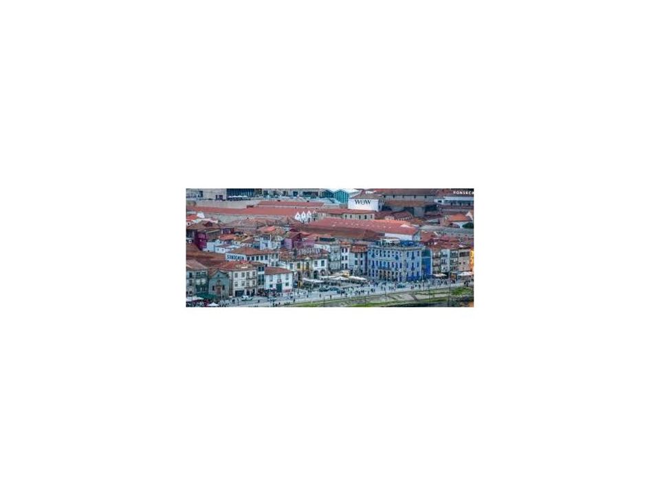 Erhvervsejendom i Santa Marinha do Zezere, Porto - foto 1