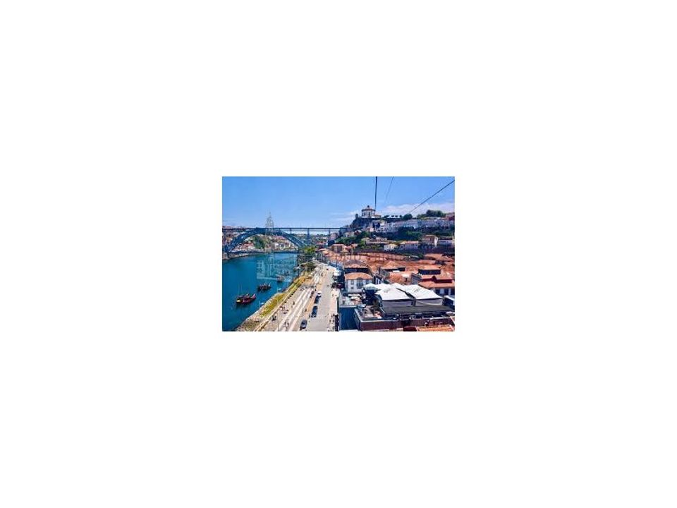 Erhvervsejendom i Santa Marinha do Zezere, Porto - foto 2