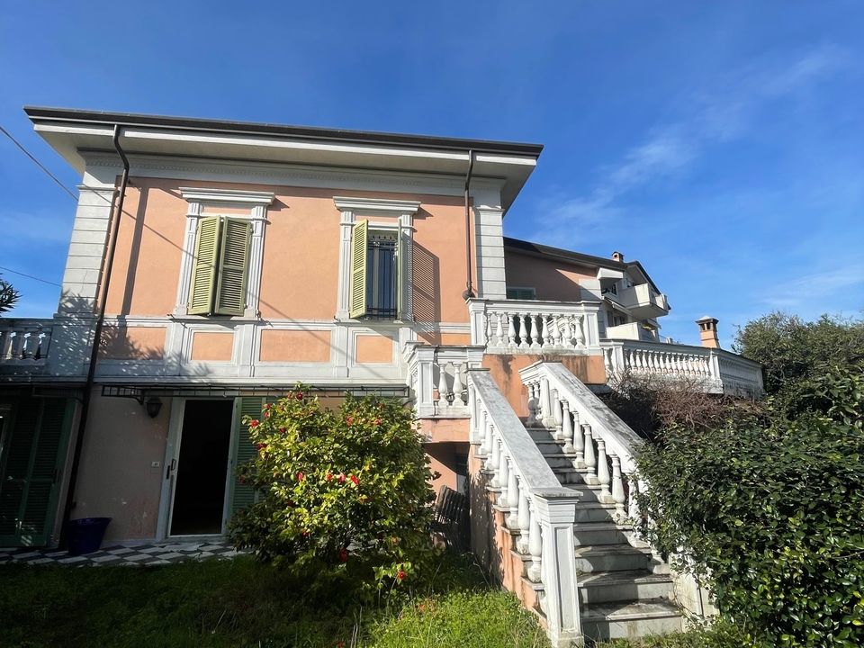 Byhus i Carrara, Massa and Carrara - foto 1