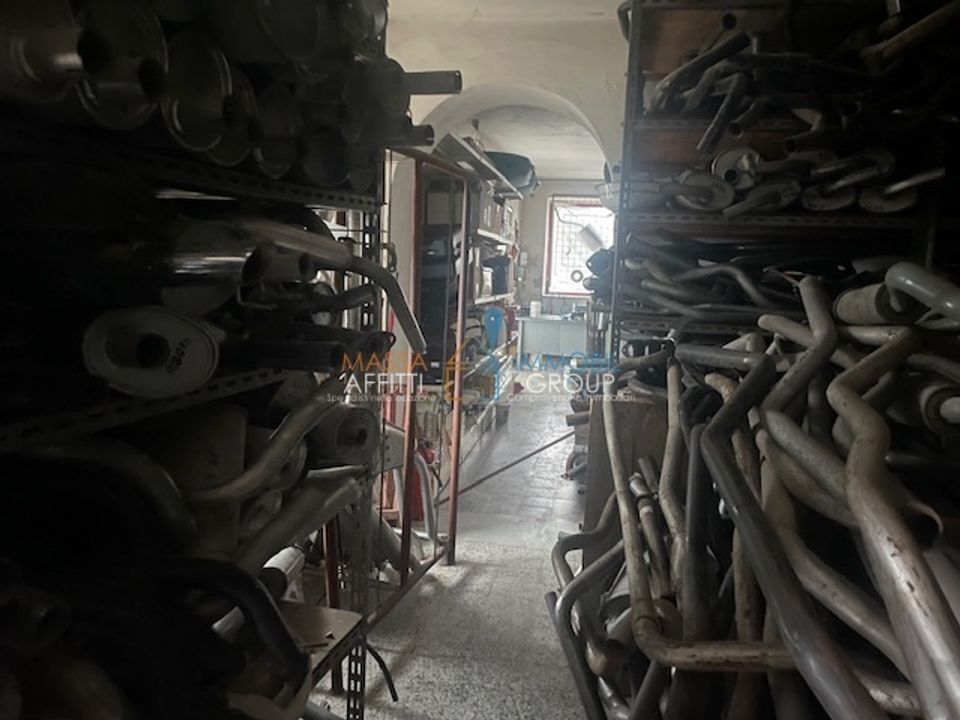 Erhvervsejendom i Carrara, Massa and Carrara - foto 1