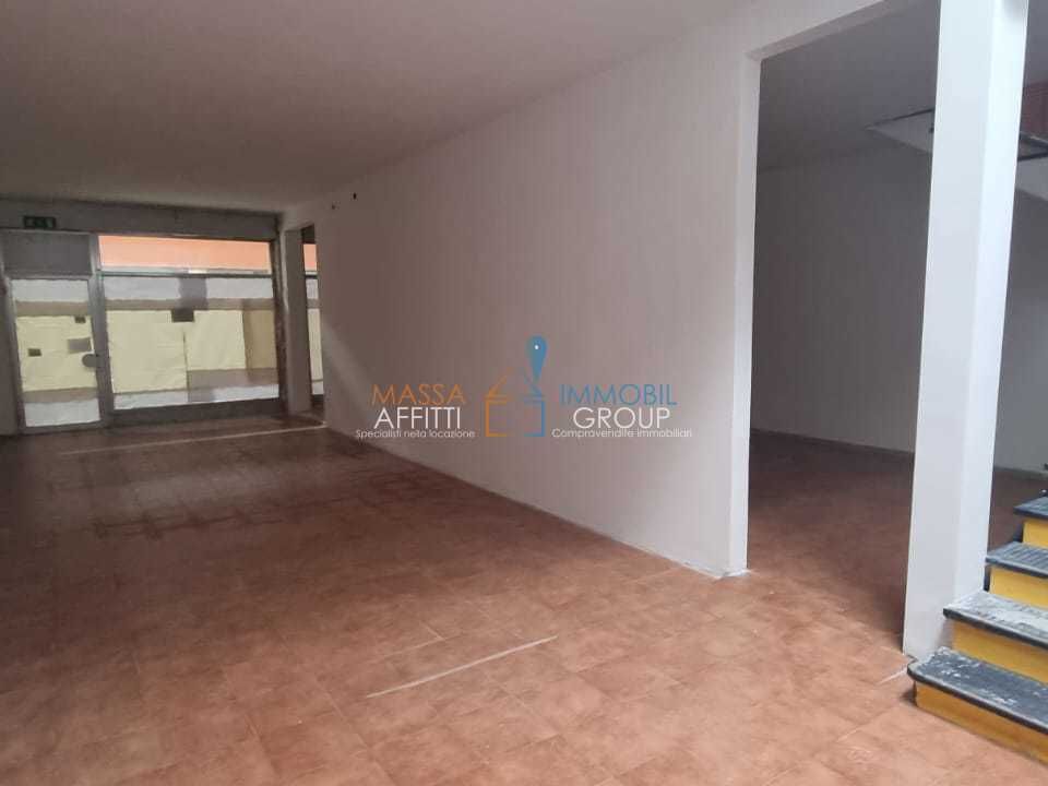 Erhvervsejendom i Carrara, Massa and Carrara - foto 1