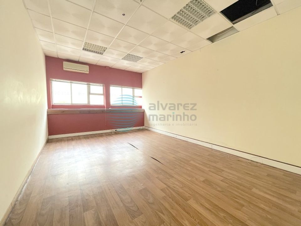 L'establiment comercial a Matacaes, Lisbon - foto 4