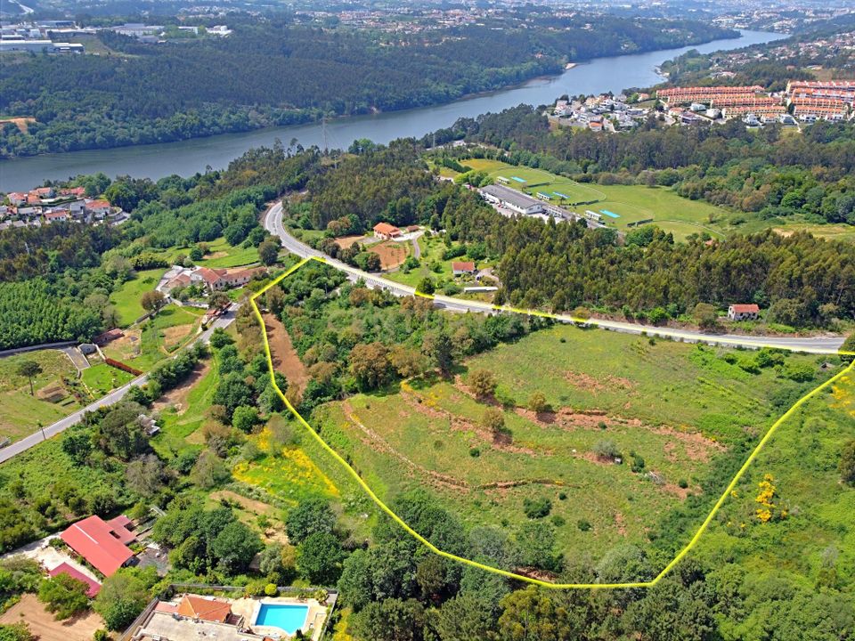 Helårsgrund i Foz do Sousa e Covelo, Porto - foto 1